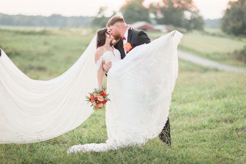 Isabel & Andrew - Luxurious Summer Wedding in middle Tennessee